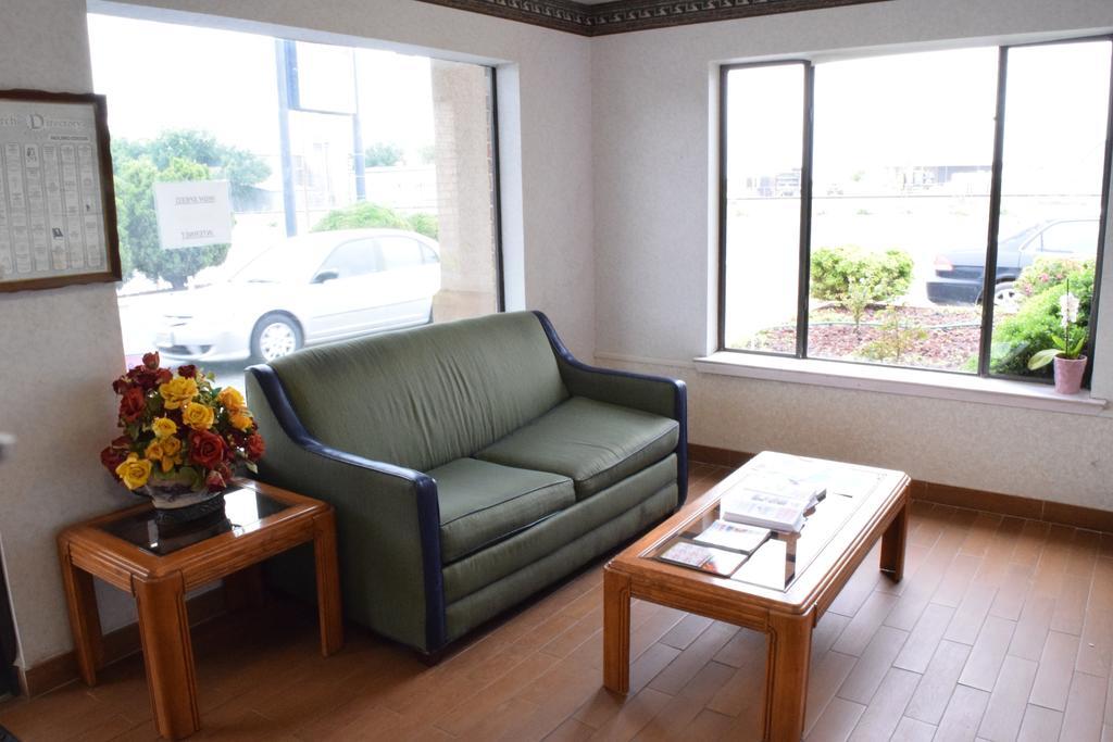 Executive Inn Odessa Bagian luar foto